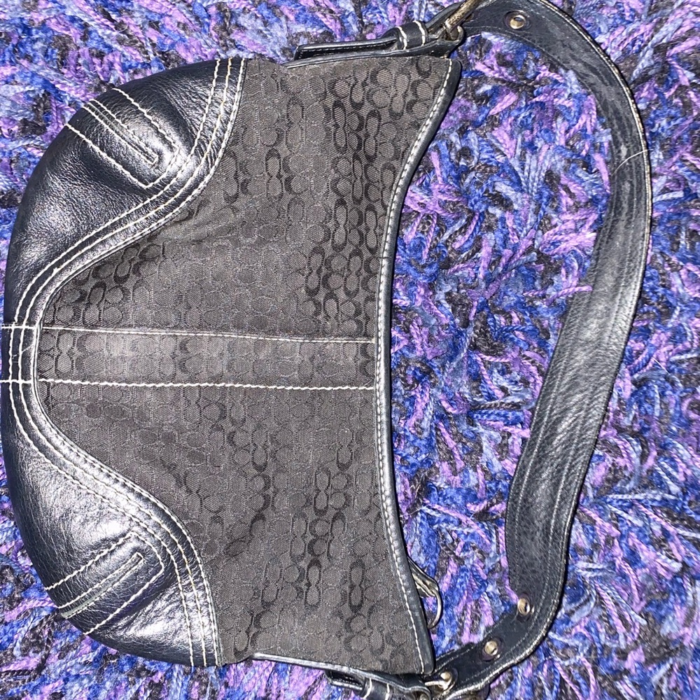 🚨Coach Small Handbag 🚨 - Picture 3 of 3
